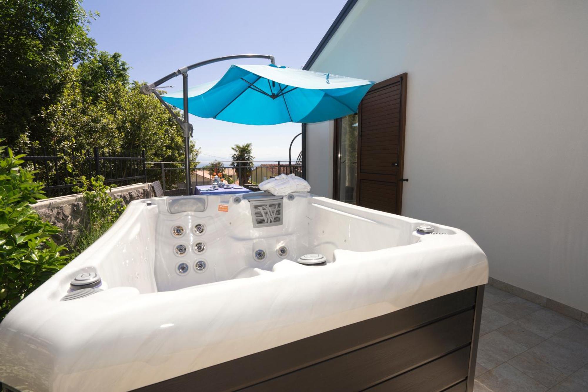 Riviera Blue Apartments With Seaview, Private Whirlpools And Parking Near Opatija Opric Exterior foto